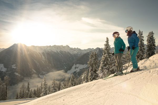 Sonnenaufgang beim Skifahren auf der Hochwurzen