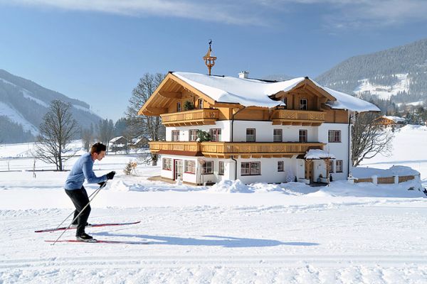 Landhaus Katharina in traumhafter Alleinlage inmitten herrlicher Natur für einen Urlaub in den Bergen von Österreich in Ramsau am Dachstein direkt an der Langlaufloipe gelegen